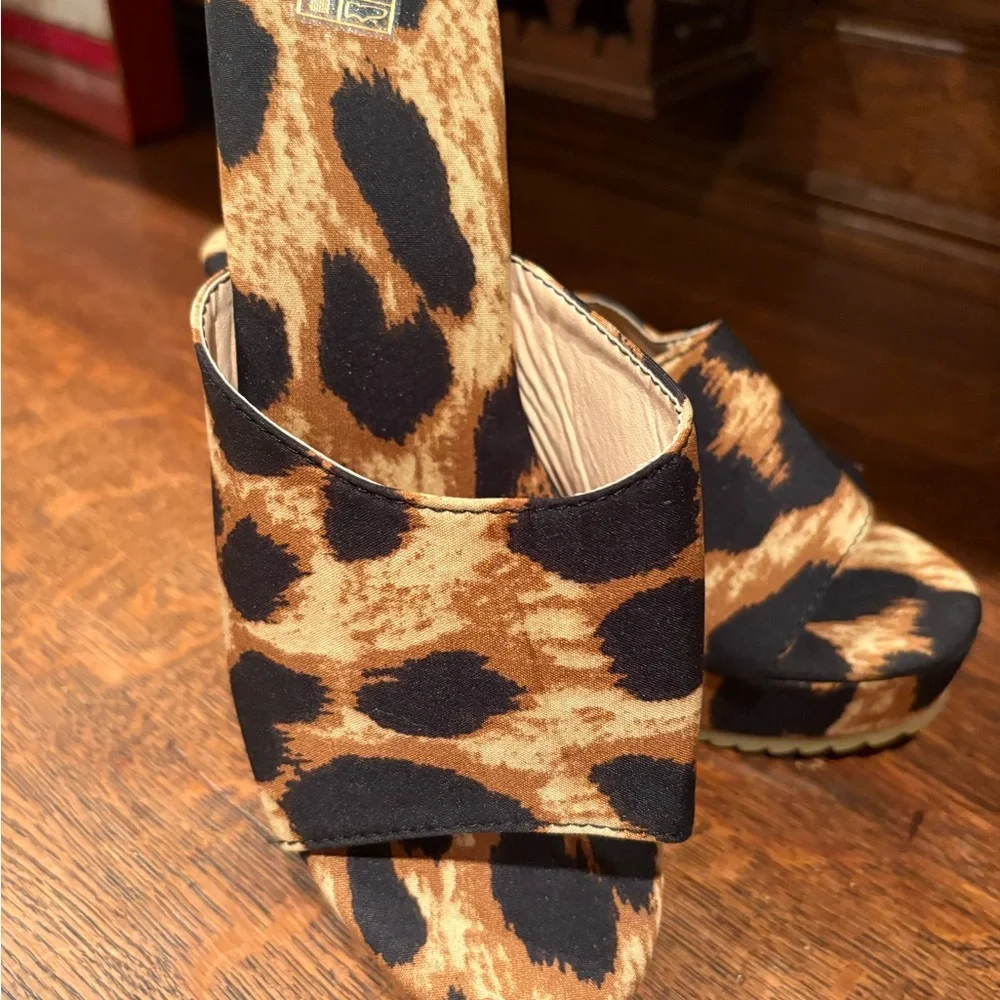 LEOPARD PRINT WEDGES - Picture 7 of 7